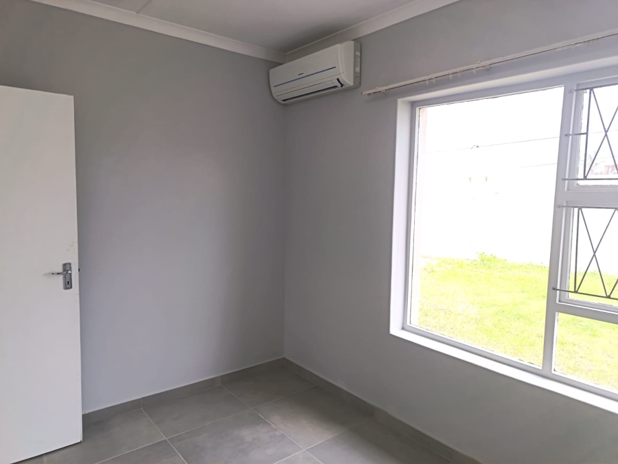 To Let 2 Bedroom Property for Rent in Wavecrest Eastern Cape
